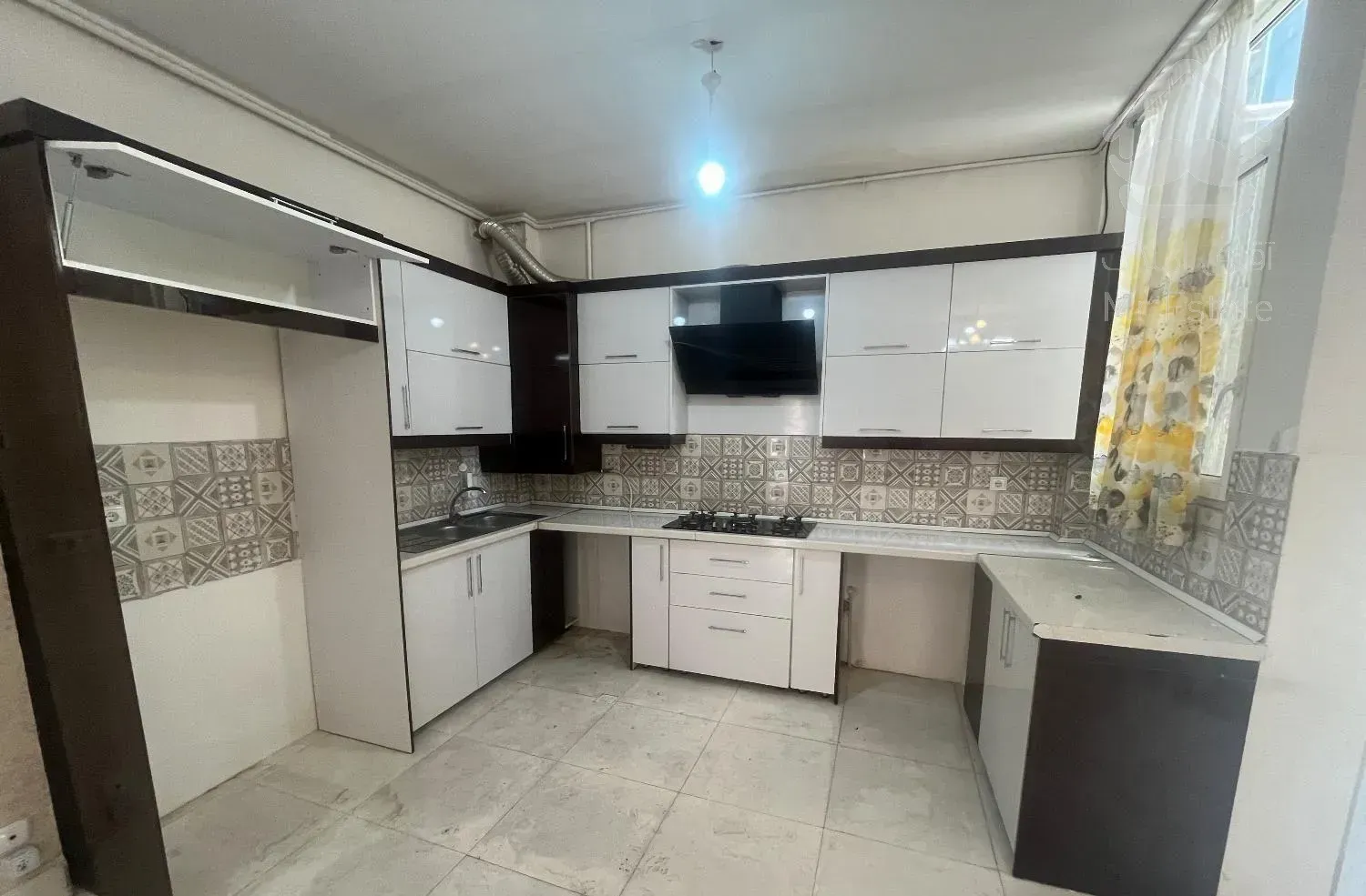 اپارتمان۹۰متری همکف(کوچه۱/۵متری)