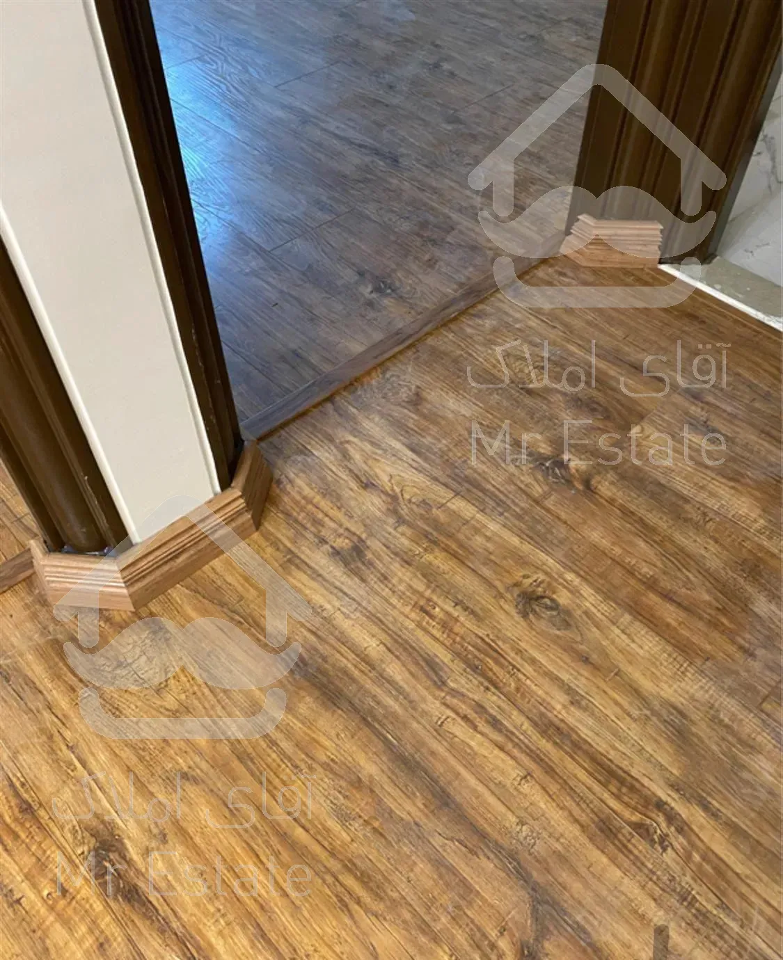 نصب تخصصی پارکت. کفپوش قرنیز