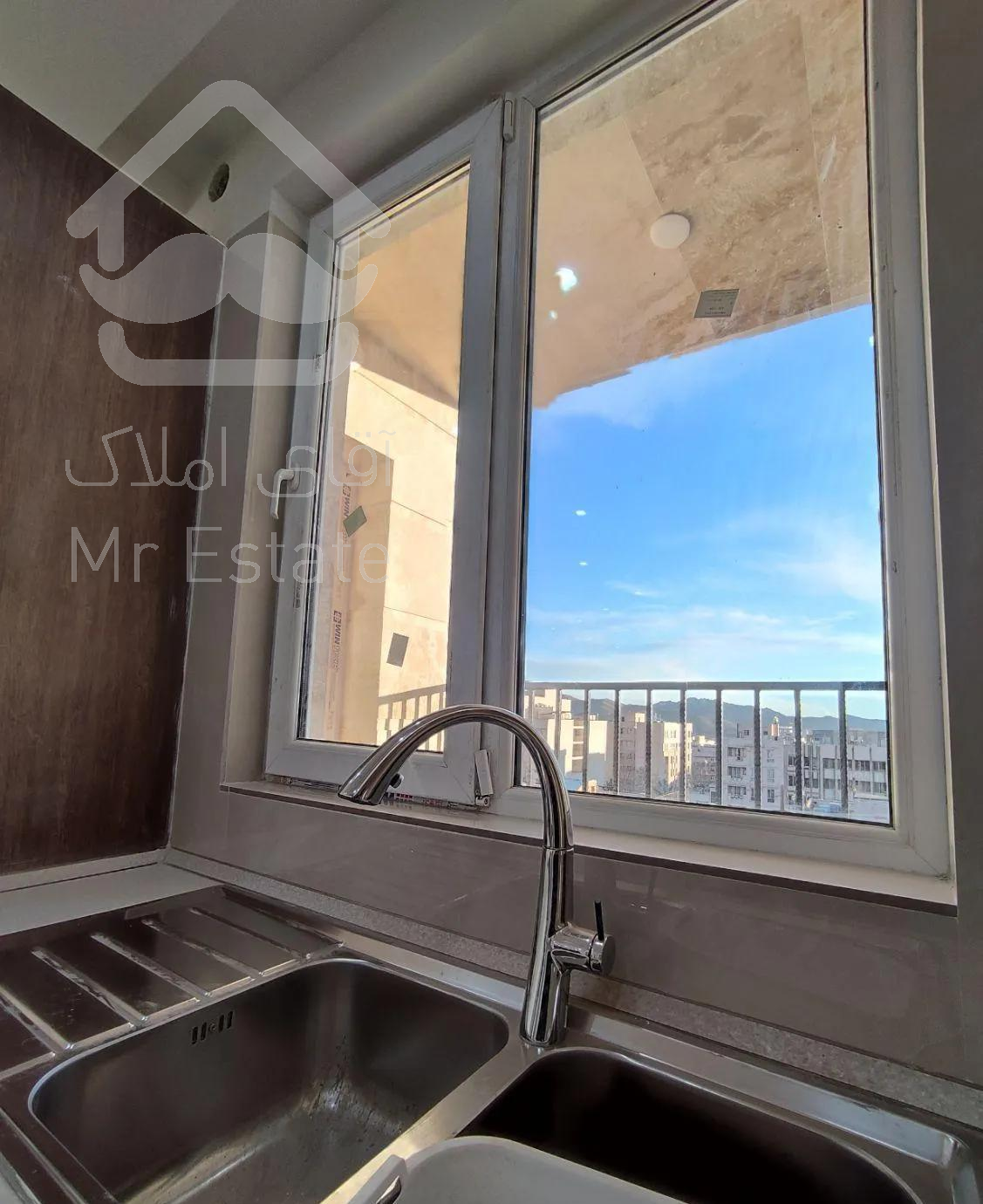 102 متر / اردیبهشت / سازه برند