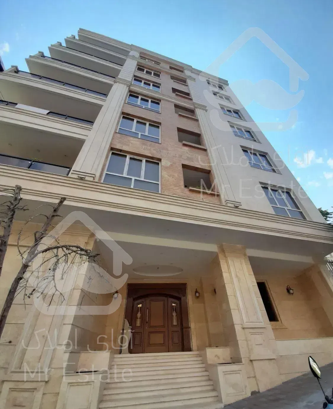 نوساز ۲۴۰متر ۴خواب (۳پارکینگ)