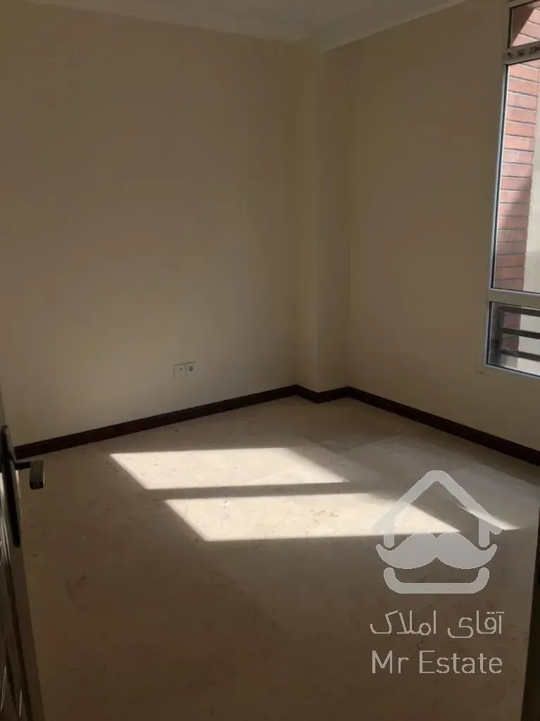 ۱۴۰ متر اداری نوساز  ۲ پارکینگ سندی