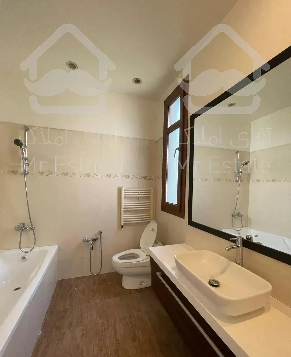 کامرانیه شمالی ۲۲۰ متر ۳ خواب شیک تراس بزرگ