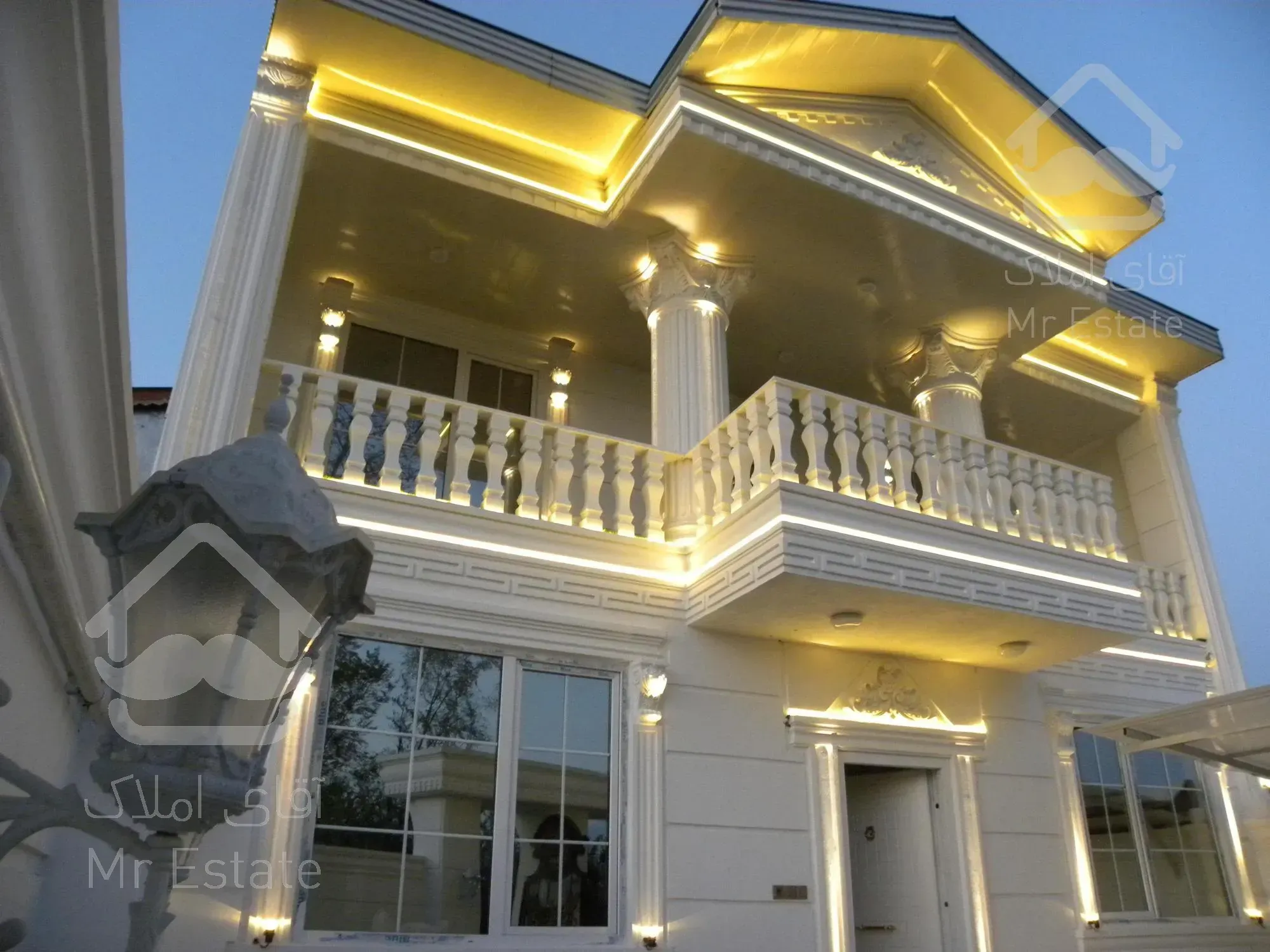 فروش ویلا 220 متری شیک در مرکز شهر