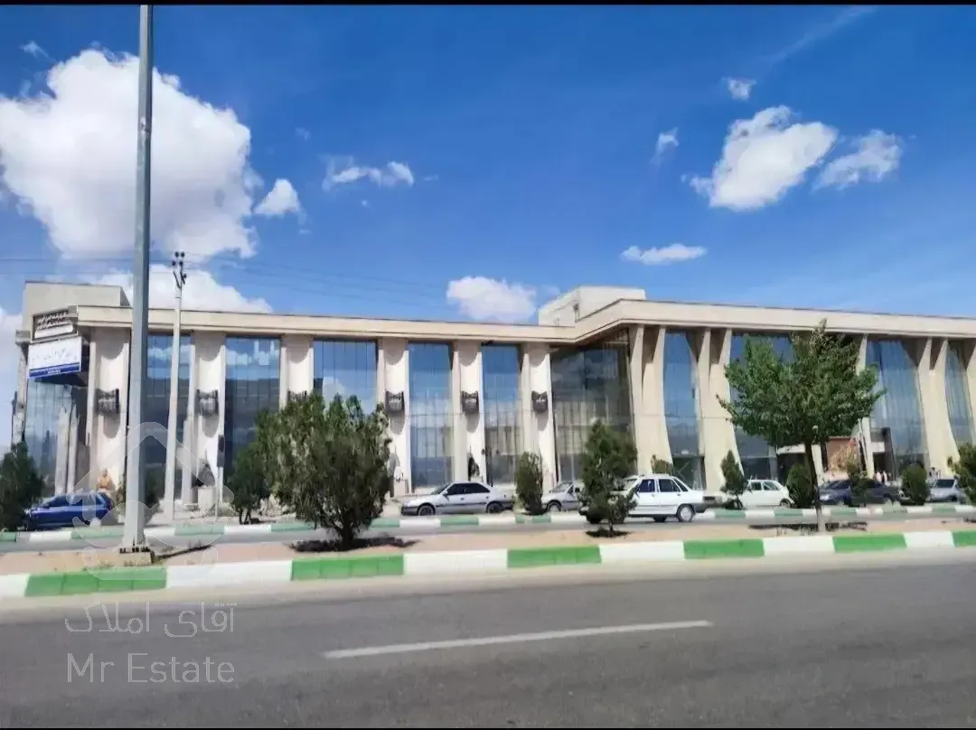 مغازه در مجتمع تجاری مشاهیر آذربایجان جلفا