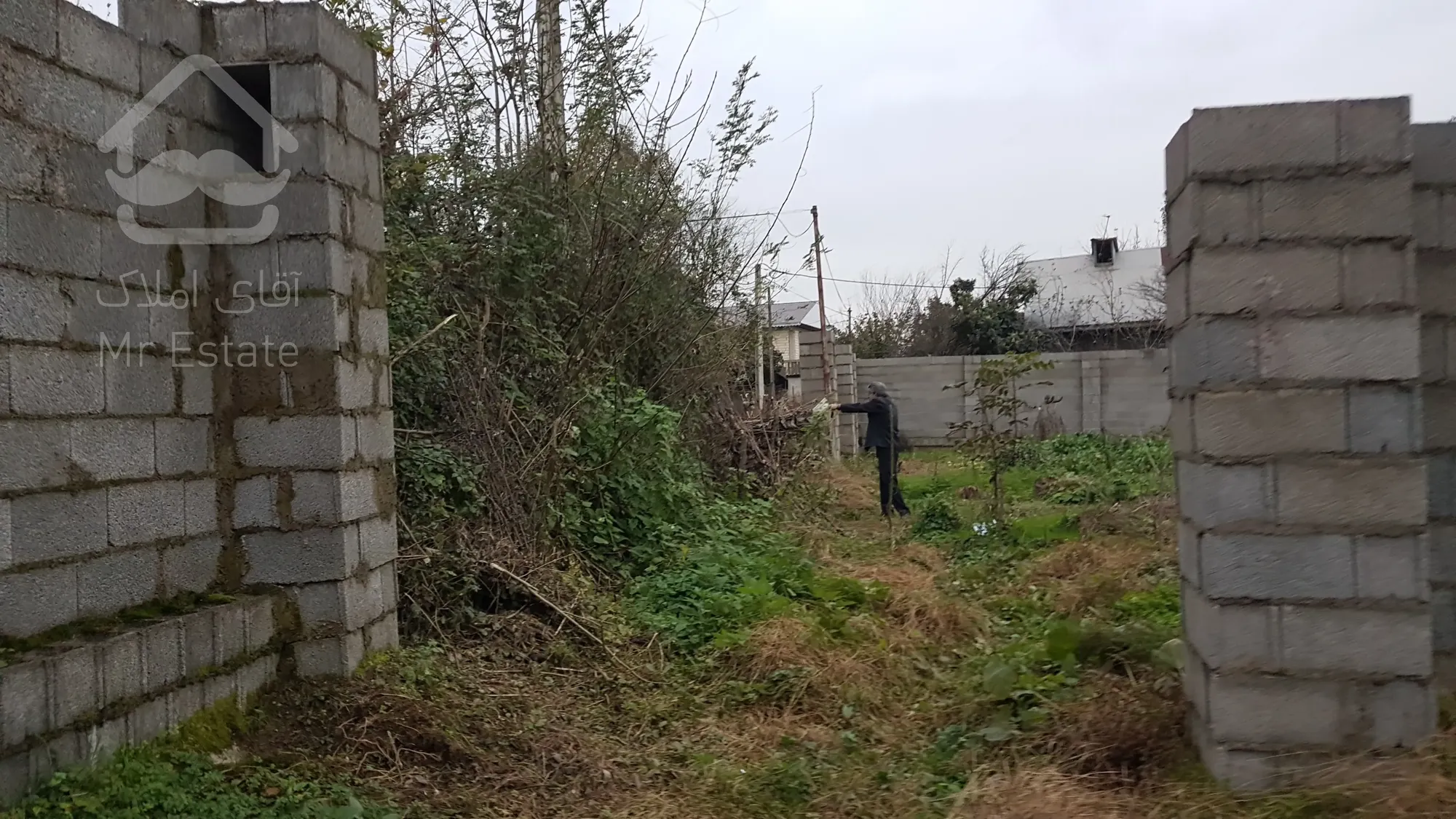 پانصدمتر و پنج دسیمتر زمین مسکونی شهری دارای سند تک برگ