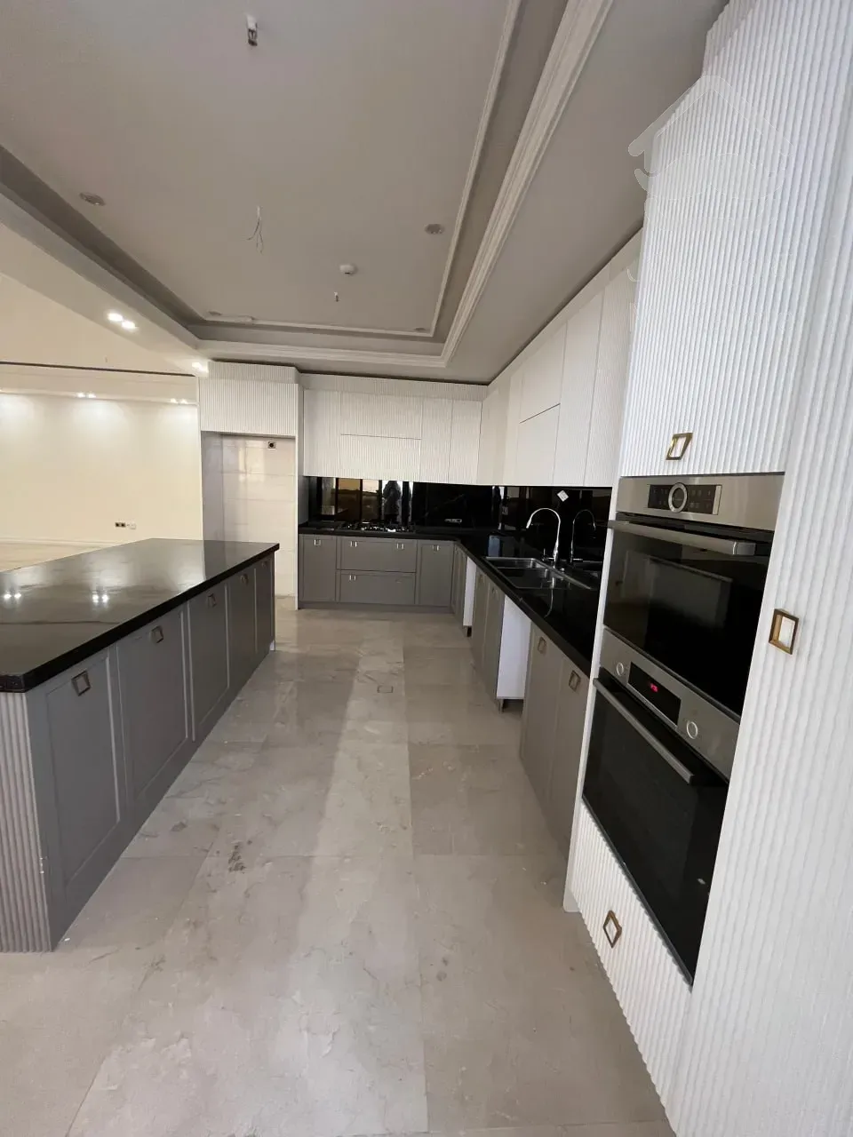 فروش واحد 220متری 3 خواب در قیطریه