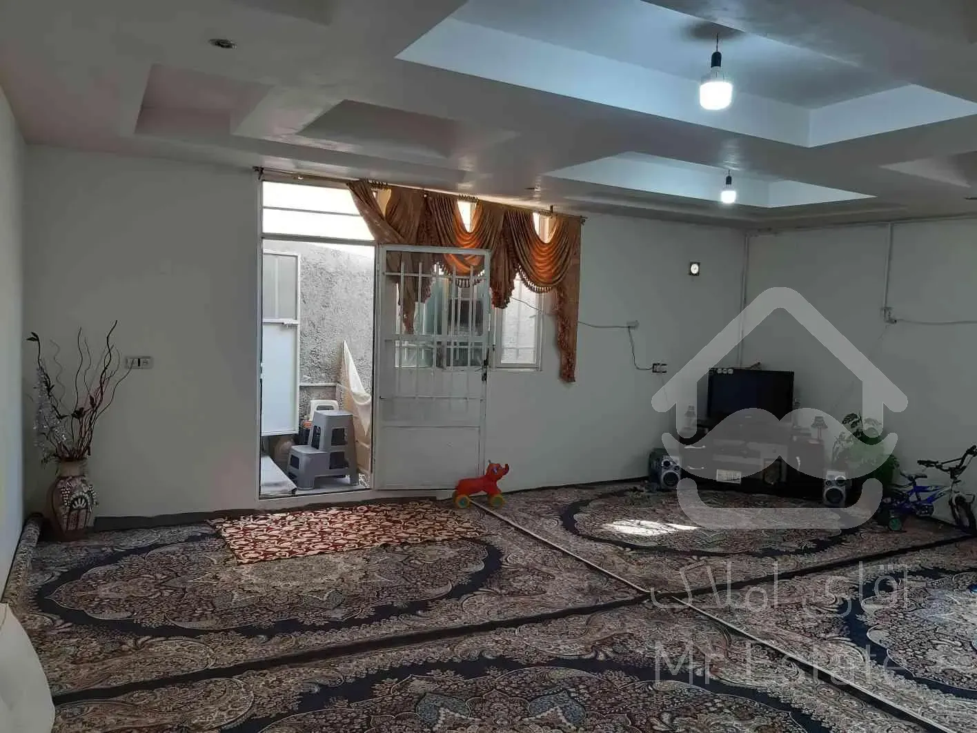 ویلایی ۲طبقه بالای همکف بفروش میرسد