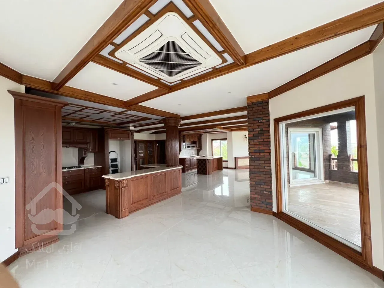 فروش ویلای ۶۰۰ متری دوبلکس استخردار شهرک ساحل قو