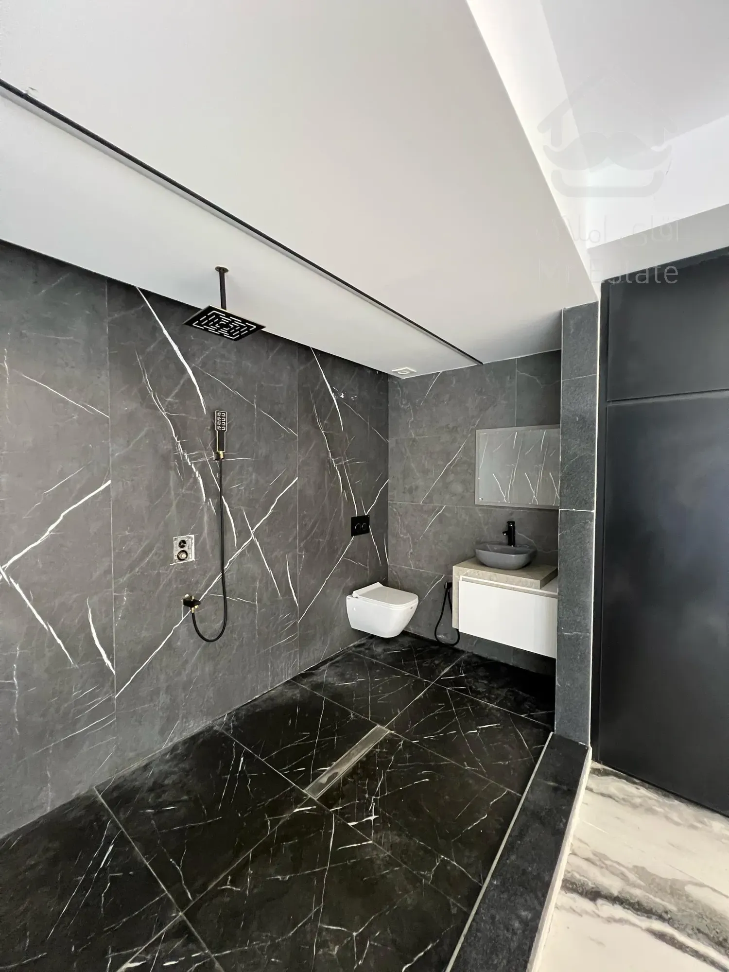 متراژ زمین ۱۷۰ متر