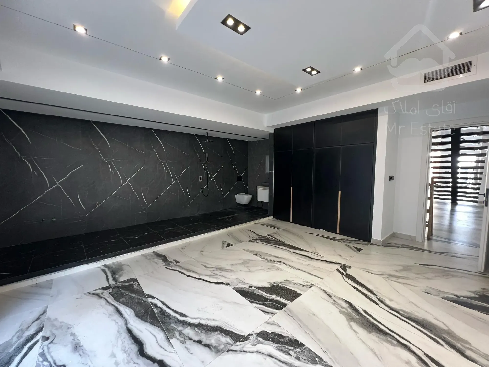 متراژ زمین ۱۷۰ متر