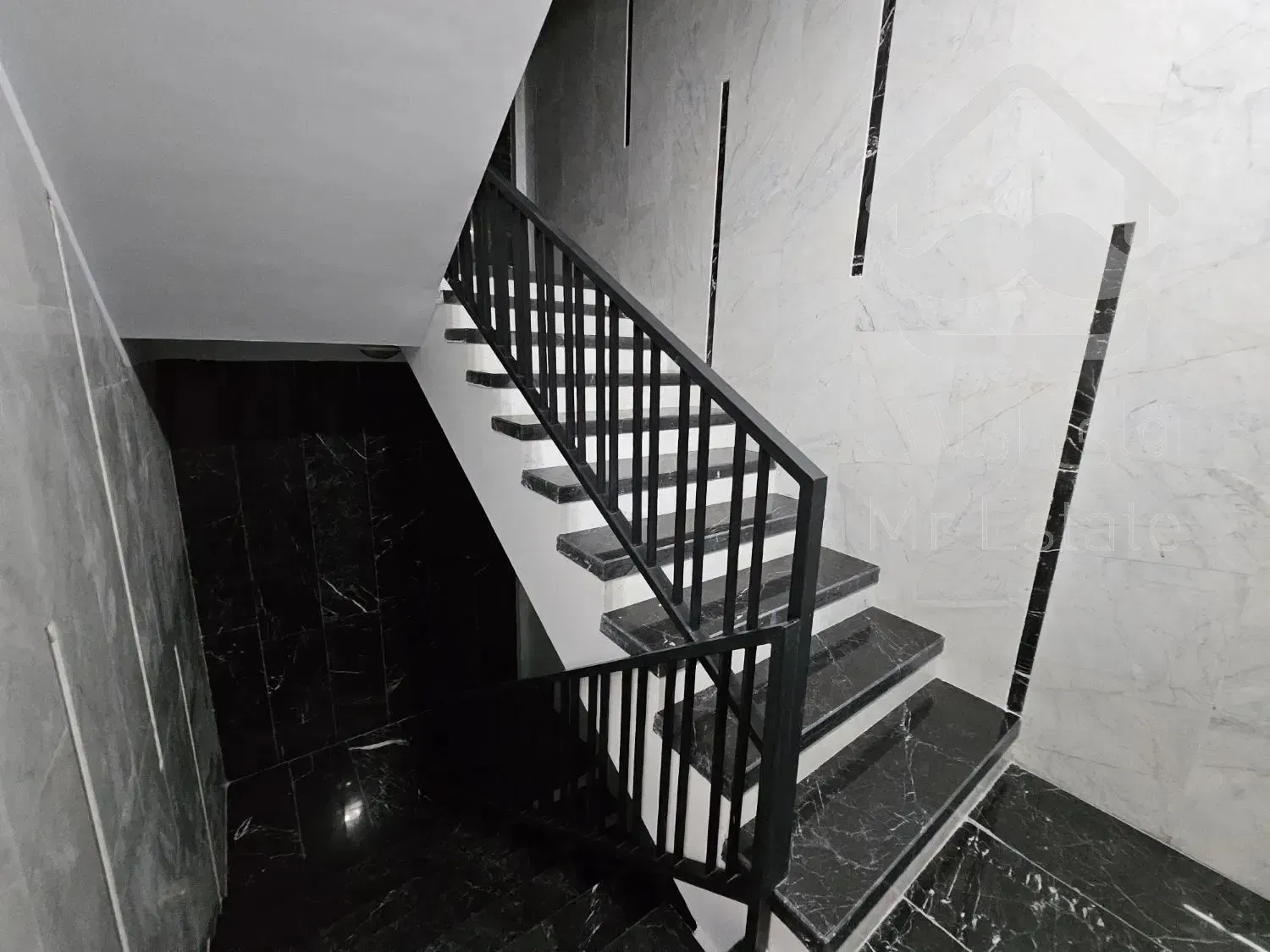 128متر سعادت آباد(نوساز،لابی شیک)کم واحد،پنجره قدی