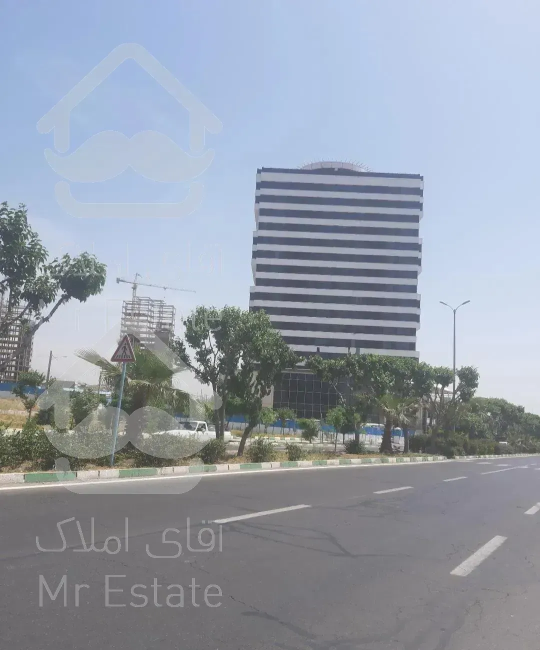 رهن ۲۶ ماهه ۱۰۰ متر اداری کنتراست مال دریاچه چیتگر