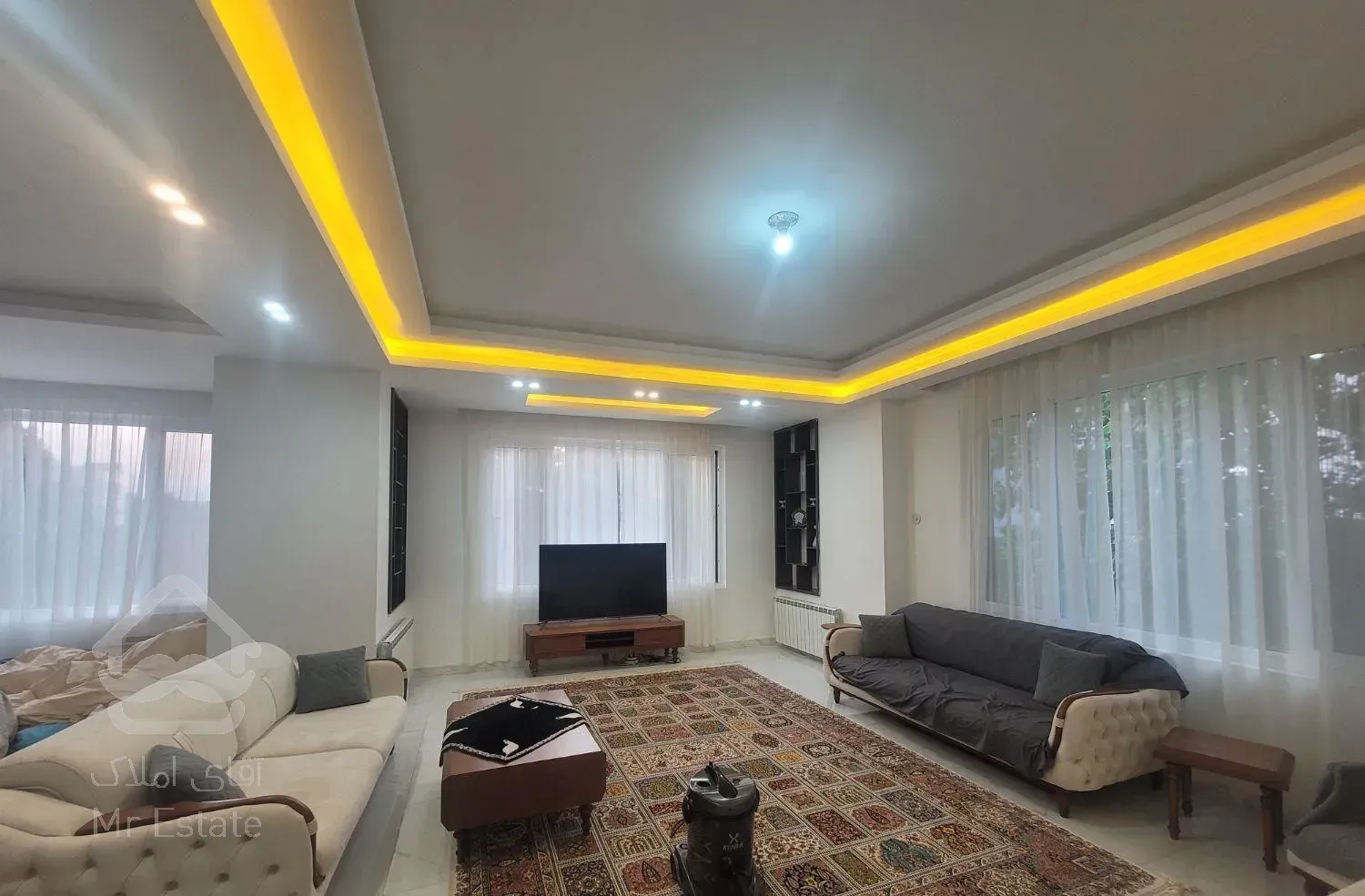 بلوارامام رضا واحد۲۹۰ متری تک واحدی شیک وتمیز