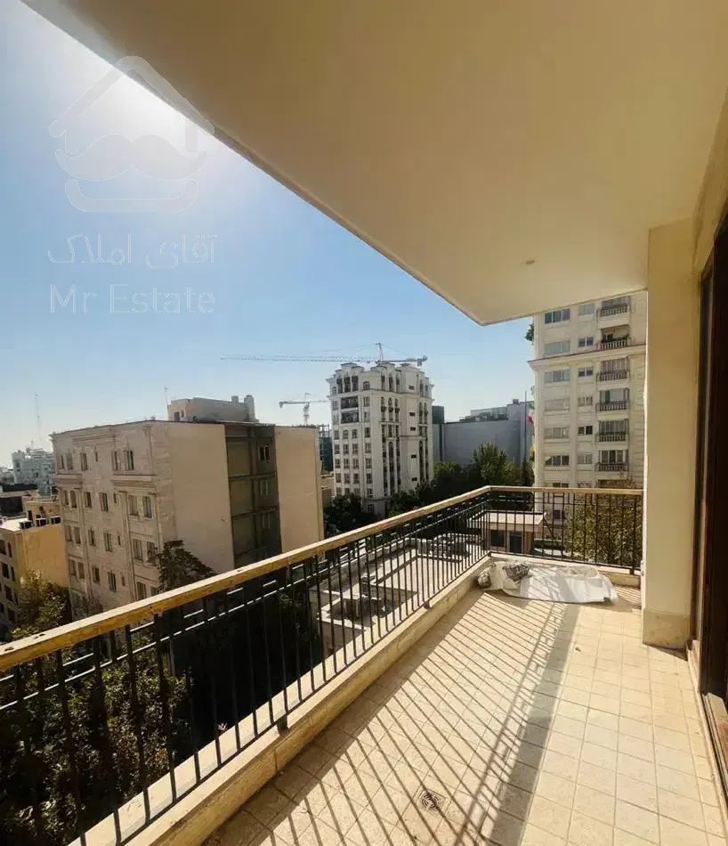 فروش آپارتمان ۲۲۰ متری ۳ خوابه در کامرانیه