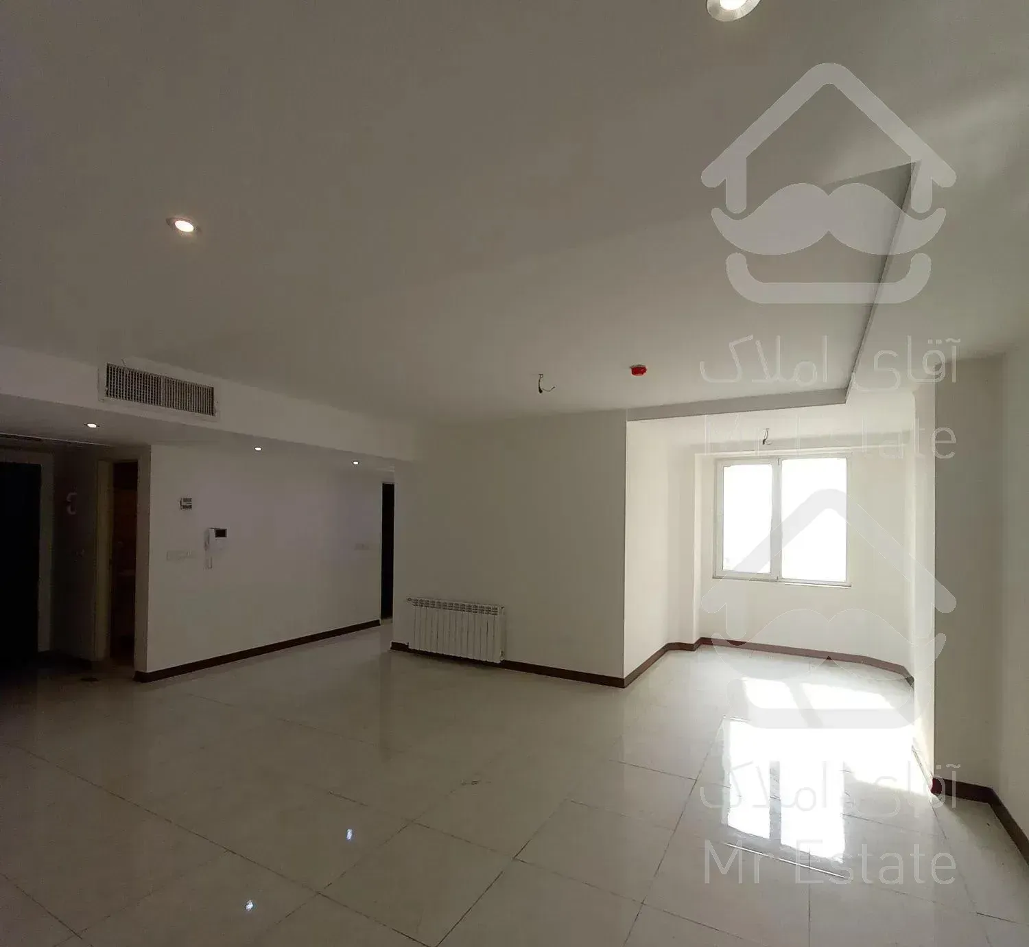 106متر دبستان / کاملا رو به آفتاب/ حیاط بزرگ