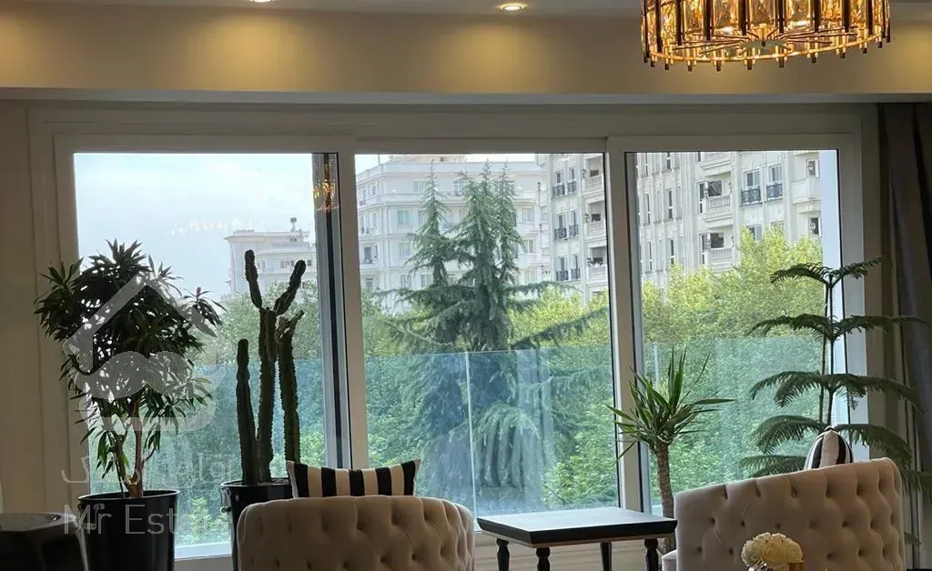 نیاوران فرمانیه ۲۰۰متر۵ساله شیک۵ساله ط۴روف۲پارکینگ