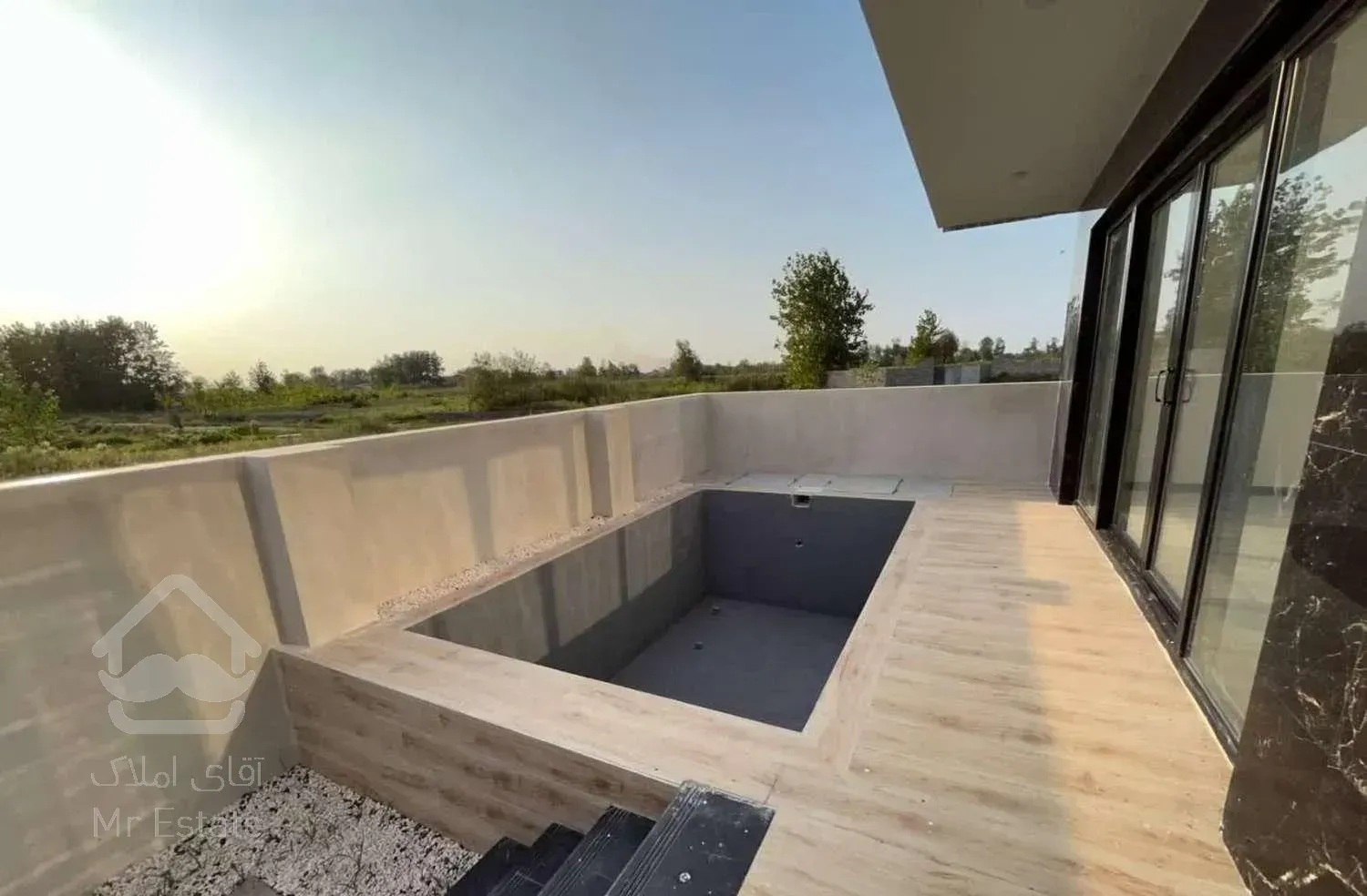 ویلای استخردار نوساز و کلیدی نخورده در شهرساحلی