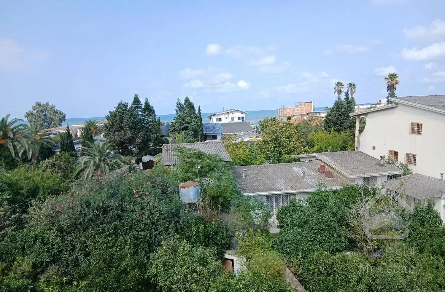 ویلای ۱۰۰۰ متری مبله شهرکی دو قدم دریا ساحل ختصاصی