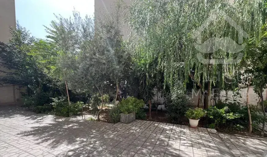 ۱۱۷متر ۲خواب/هروی/۱۵۰متر حیاط شخصی/فول بازسازی