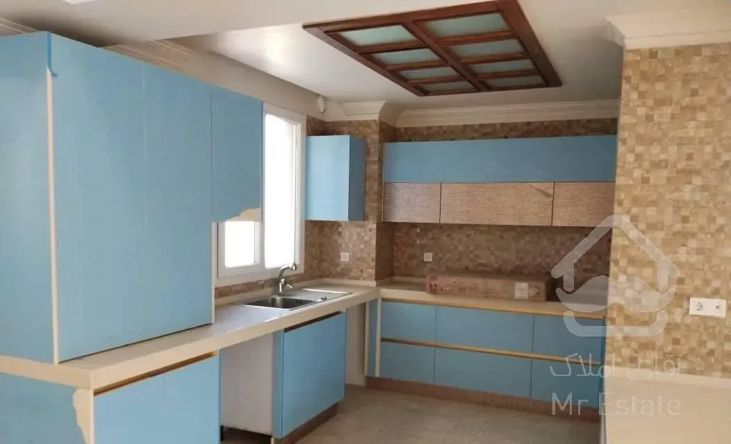 ۱۴۰ متر / میرداماد / ۸ سال /فول امکانات/طبقات بالا