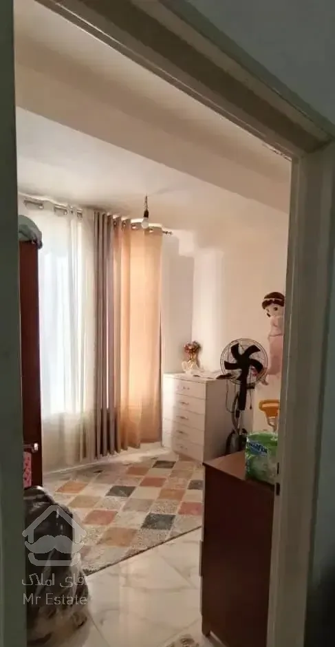 واحد ۹۳متری نوساز پارکینگ دار.