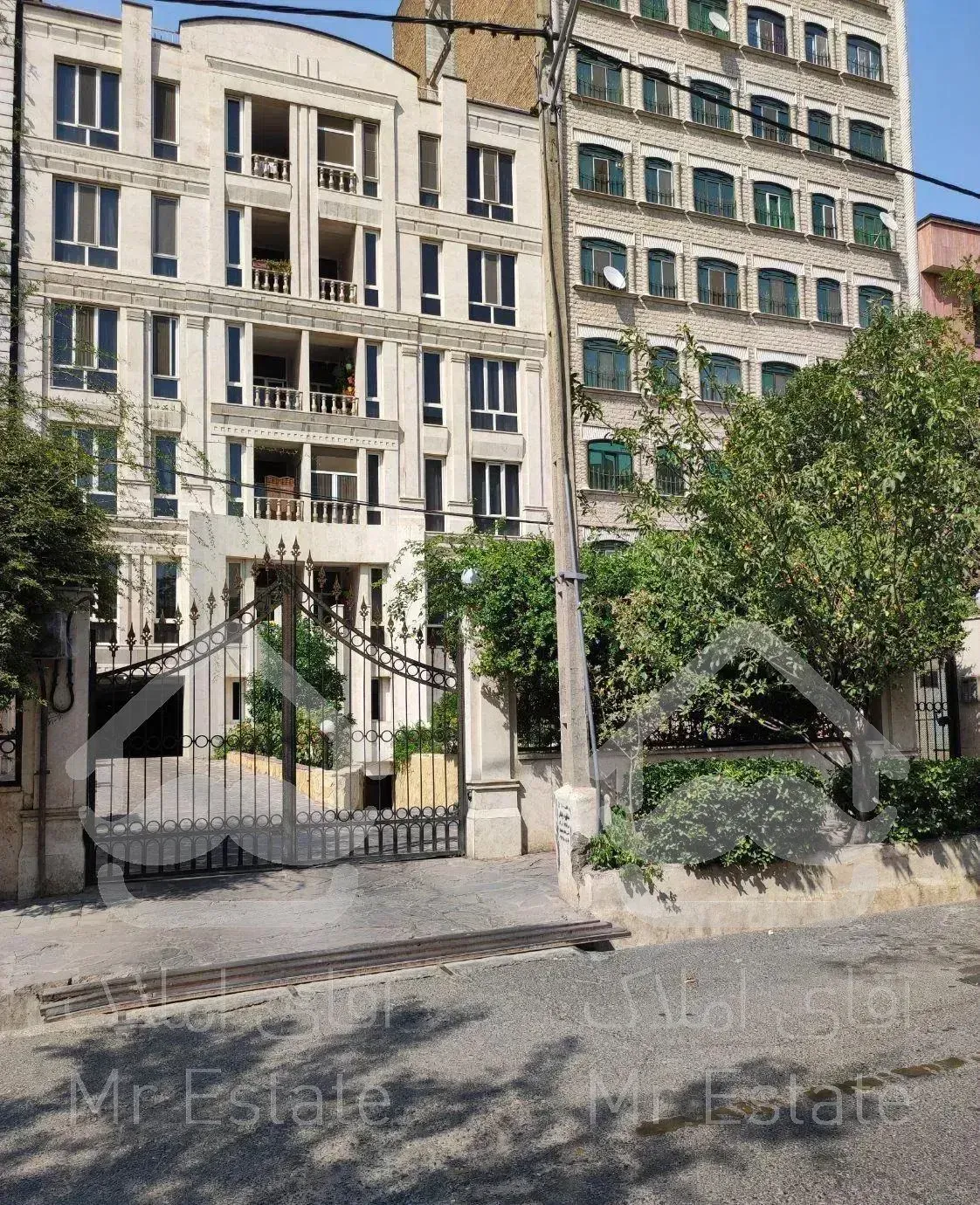 آپارتمان ۱۴۰متری سه خوابه