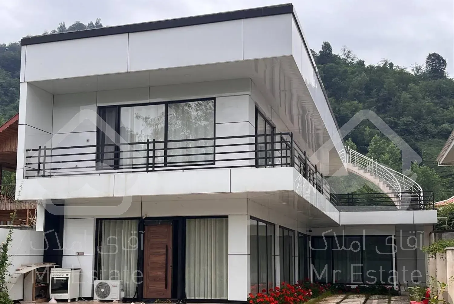 ویلا استخر دار بریتانیایی لب رودخانه قلعه رودخان