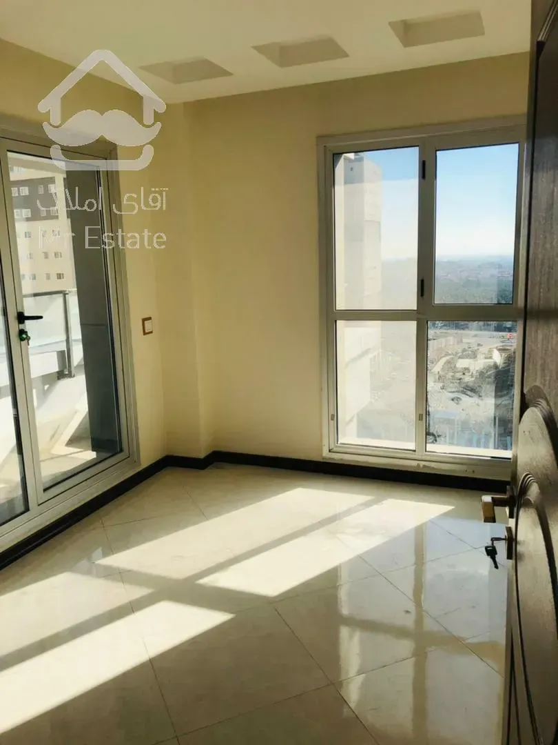 آپارتمان ۱۱۹ متری چیتگر بسیار لوکس برج خلبانان شکاری نورگیری عالی