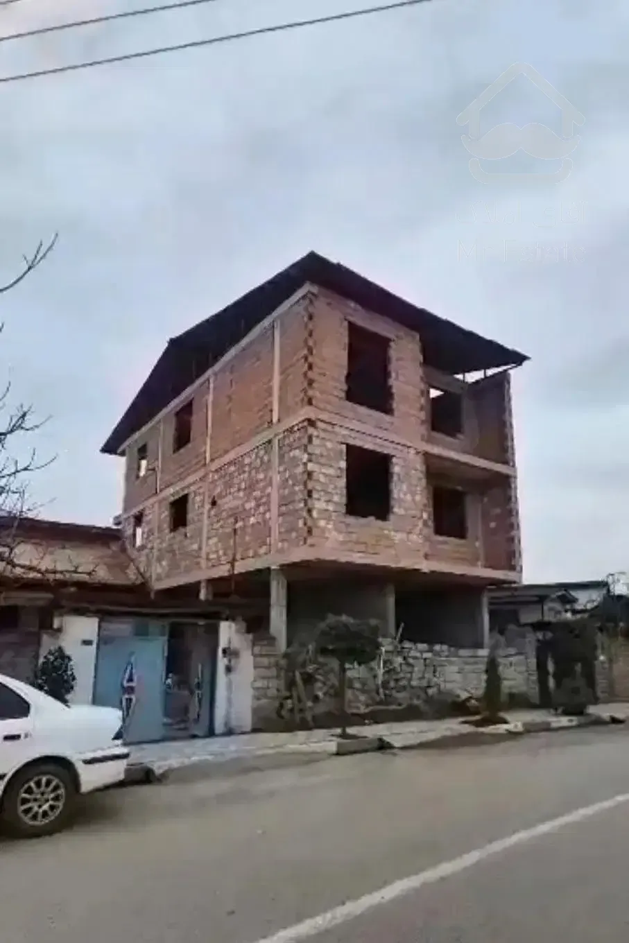 ساختمان نیمه کاره