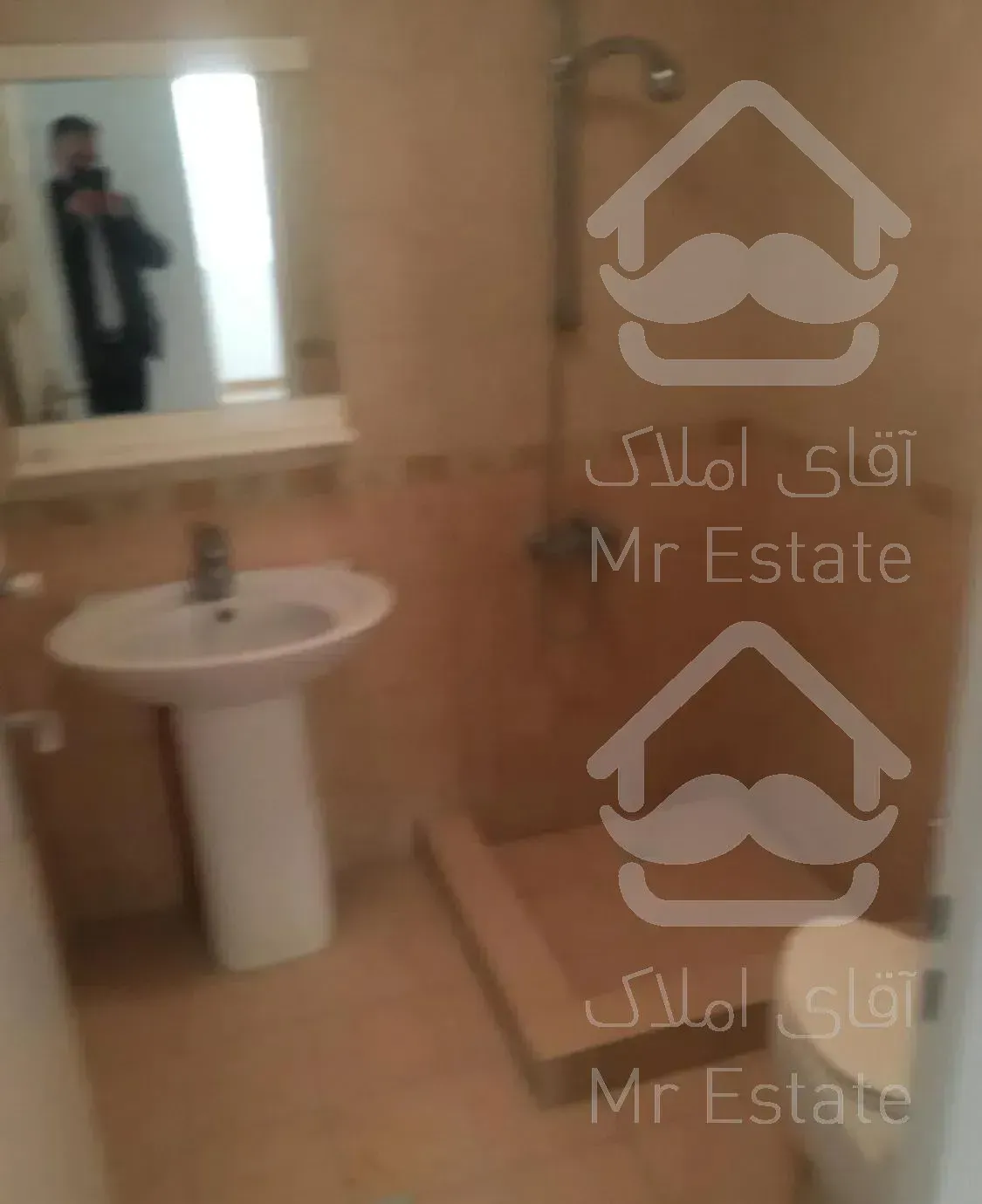 ااپارتمان ١٣٥مترمربع درمجتمع اساتیت