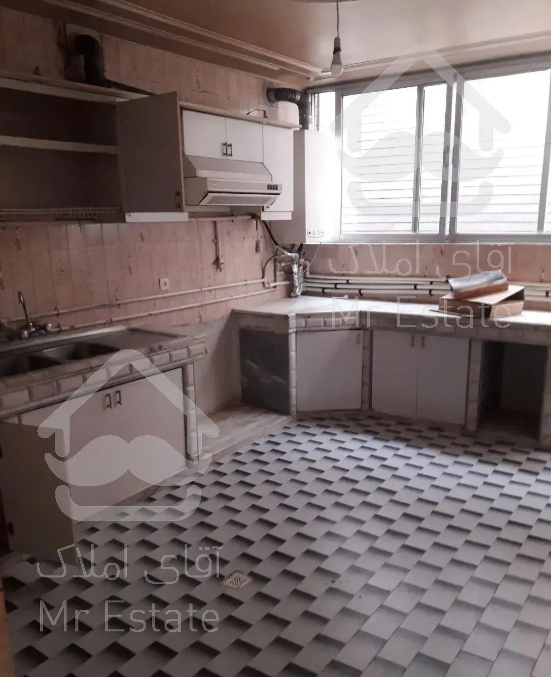 واحد ۱۴۰ متری ۳ خوابه طبقه ۳(بدون آسانسور)