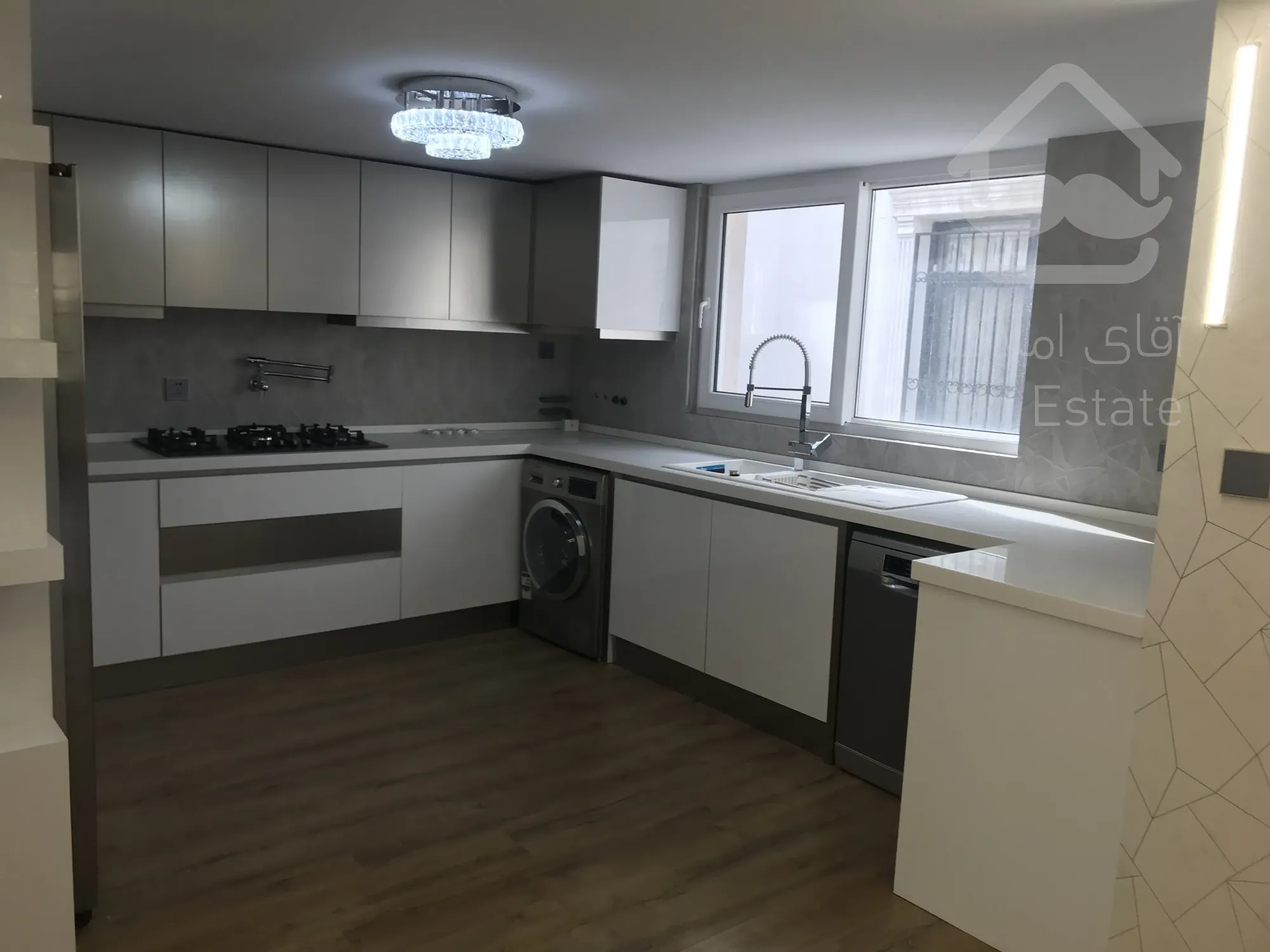 شهرک غرب فاز ۴اداری۸۰متر تاپ لوکیشن