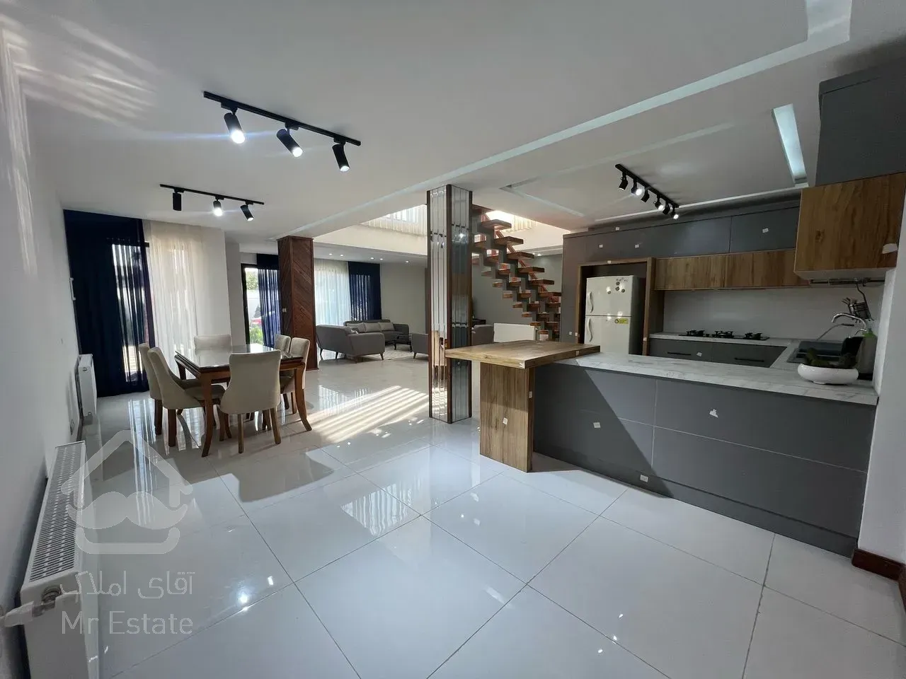 فروش فوری ویلا استخر دار مبله