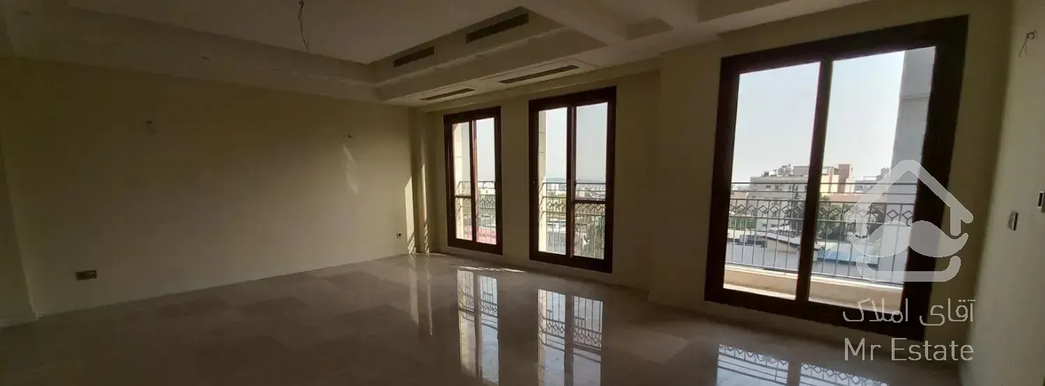 ۲۰۰ متر/ ۲ تراس قابل چیدمان/ نور شمال و جنوب