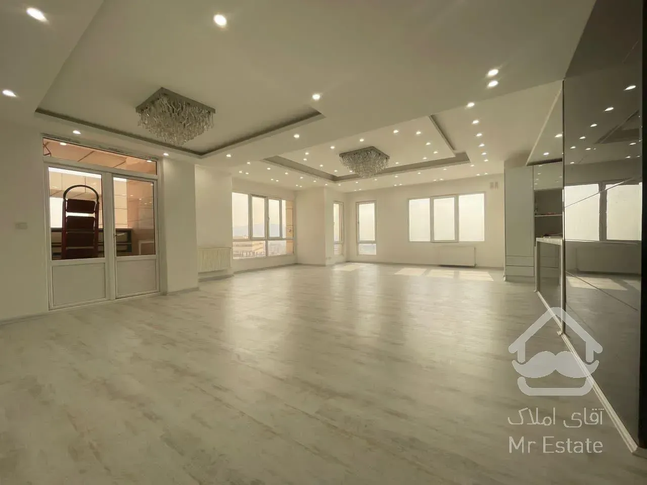 اپارتمان۱۸۰متری سه خواب قدوسی غربی