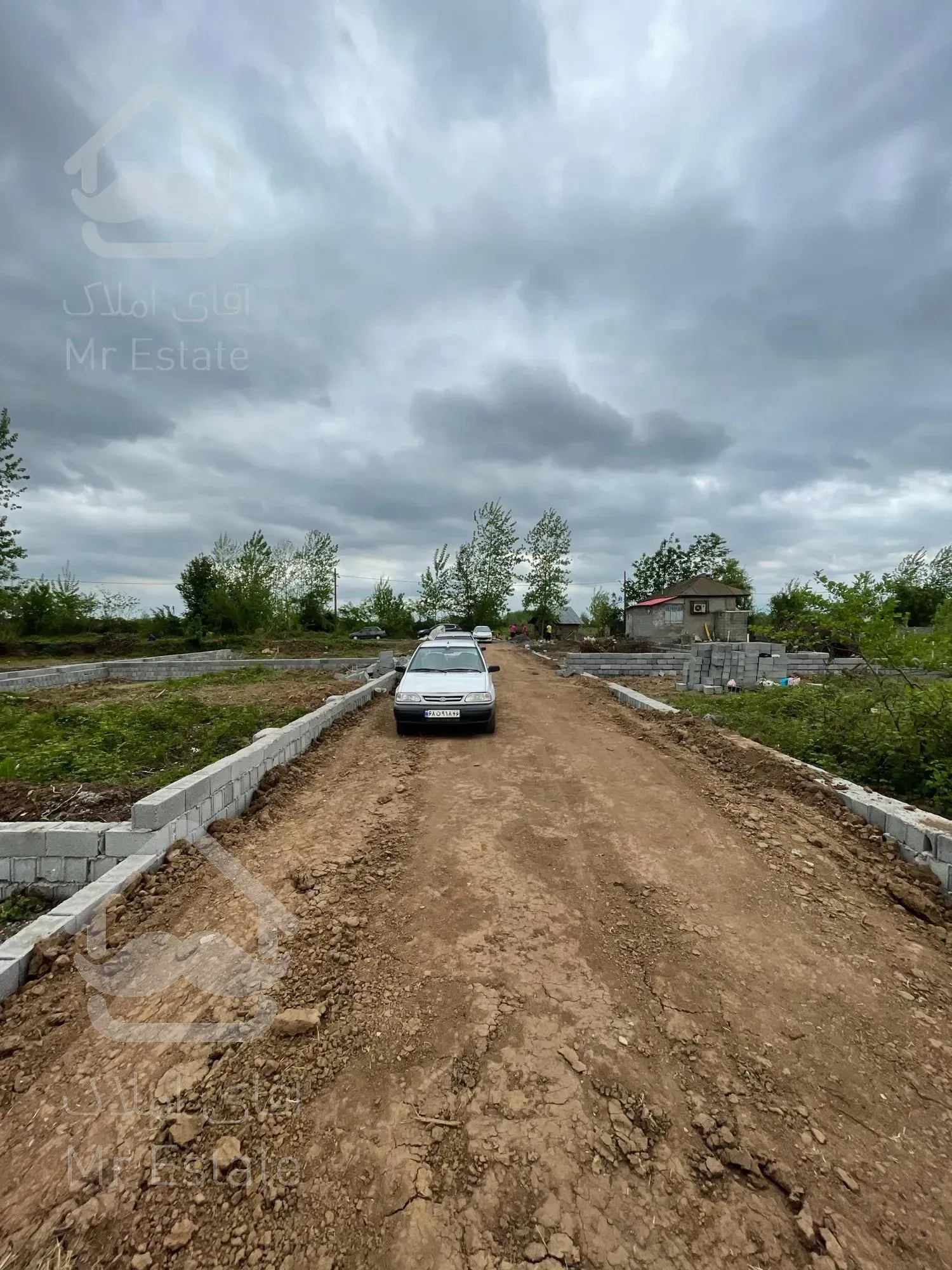 زمین دور محصور با نامه بنیاد مسکن