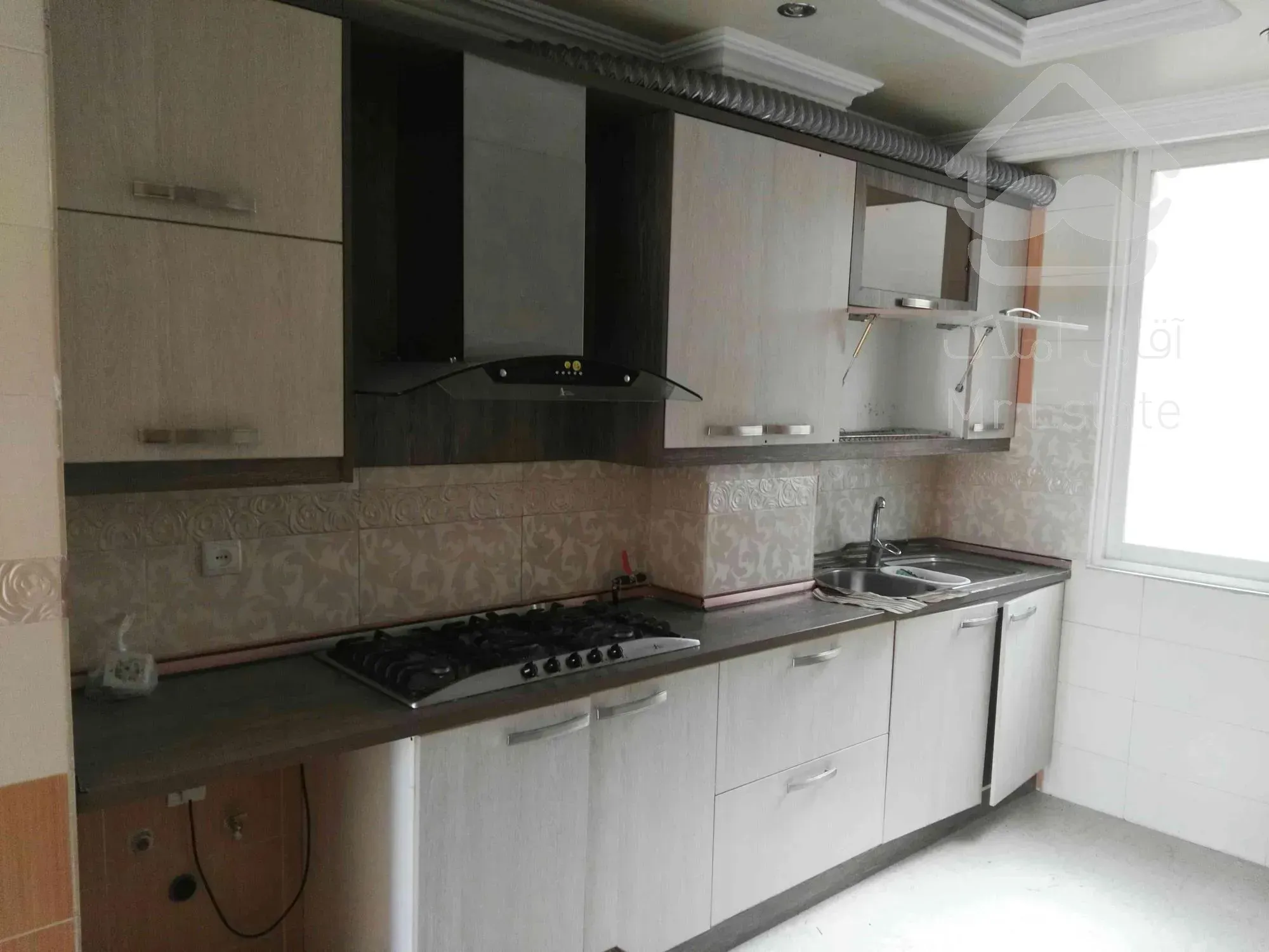 اجاره سند اداری 125متری صادقیه