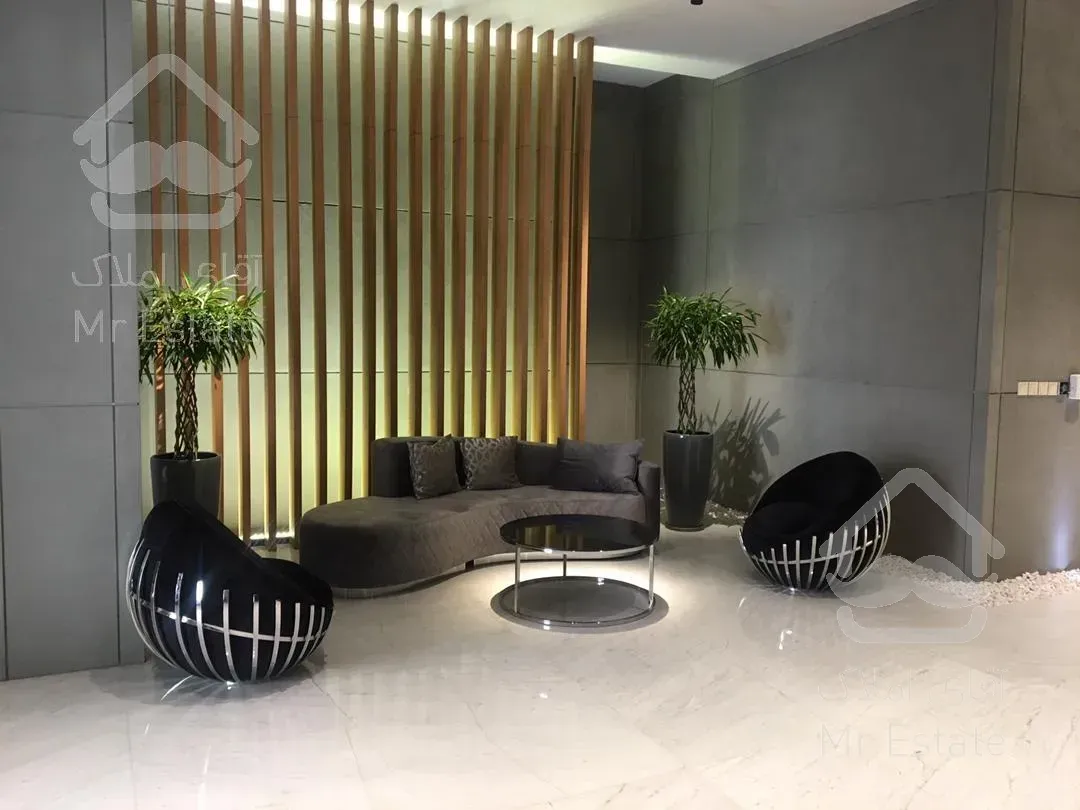 ۲۳۰ متر بر فراز ابرها طبقه ۱۲