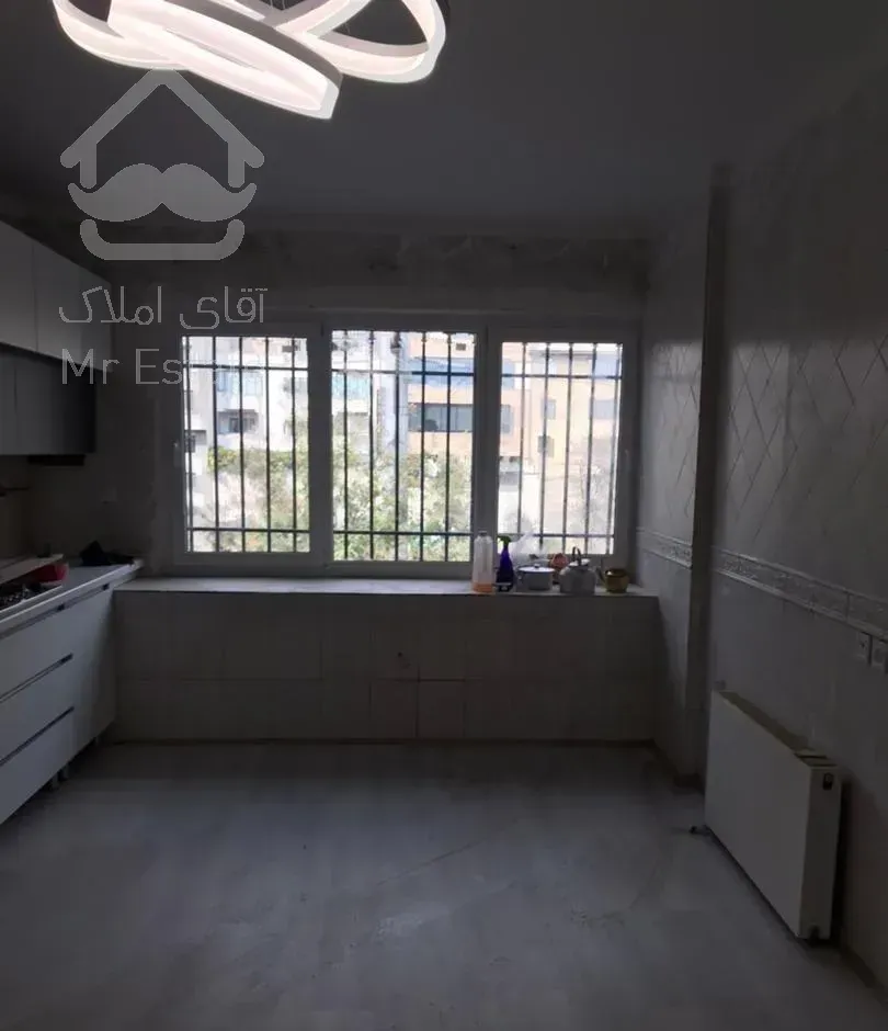 فروش آپارتمان ۲۹۶ متری ۴ خوابه طبقه ۱ در گاندی