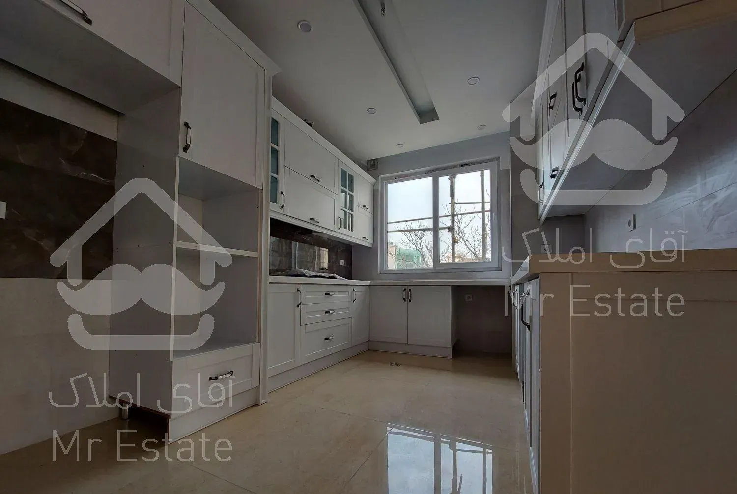 ظفر،121متر،کم واحد،بدون دیوار مشترک