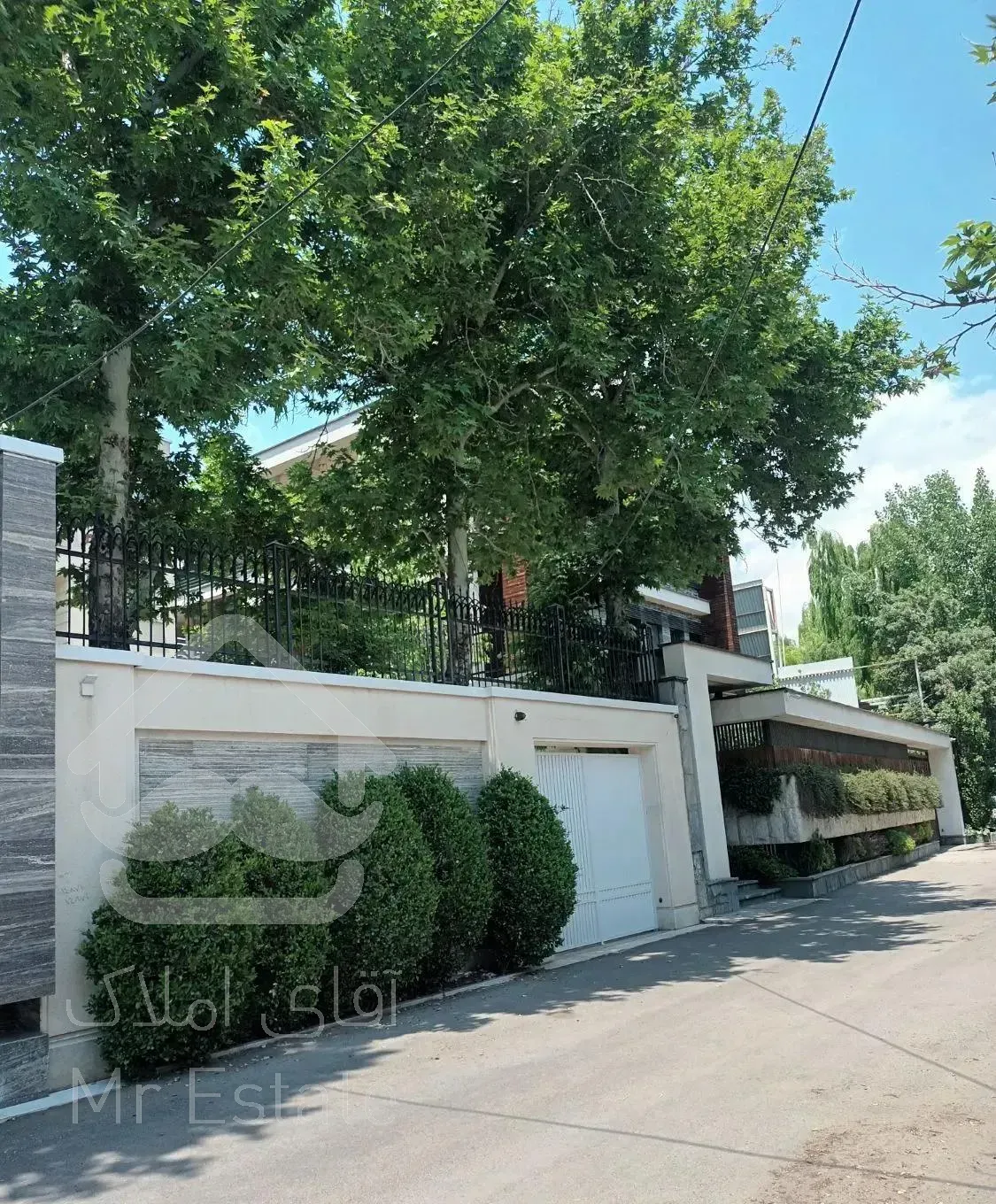 ویلا 2طبقه مجزا در 1200متر زمین سندسالم تاپ لوکیشن