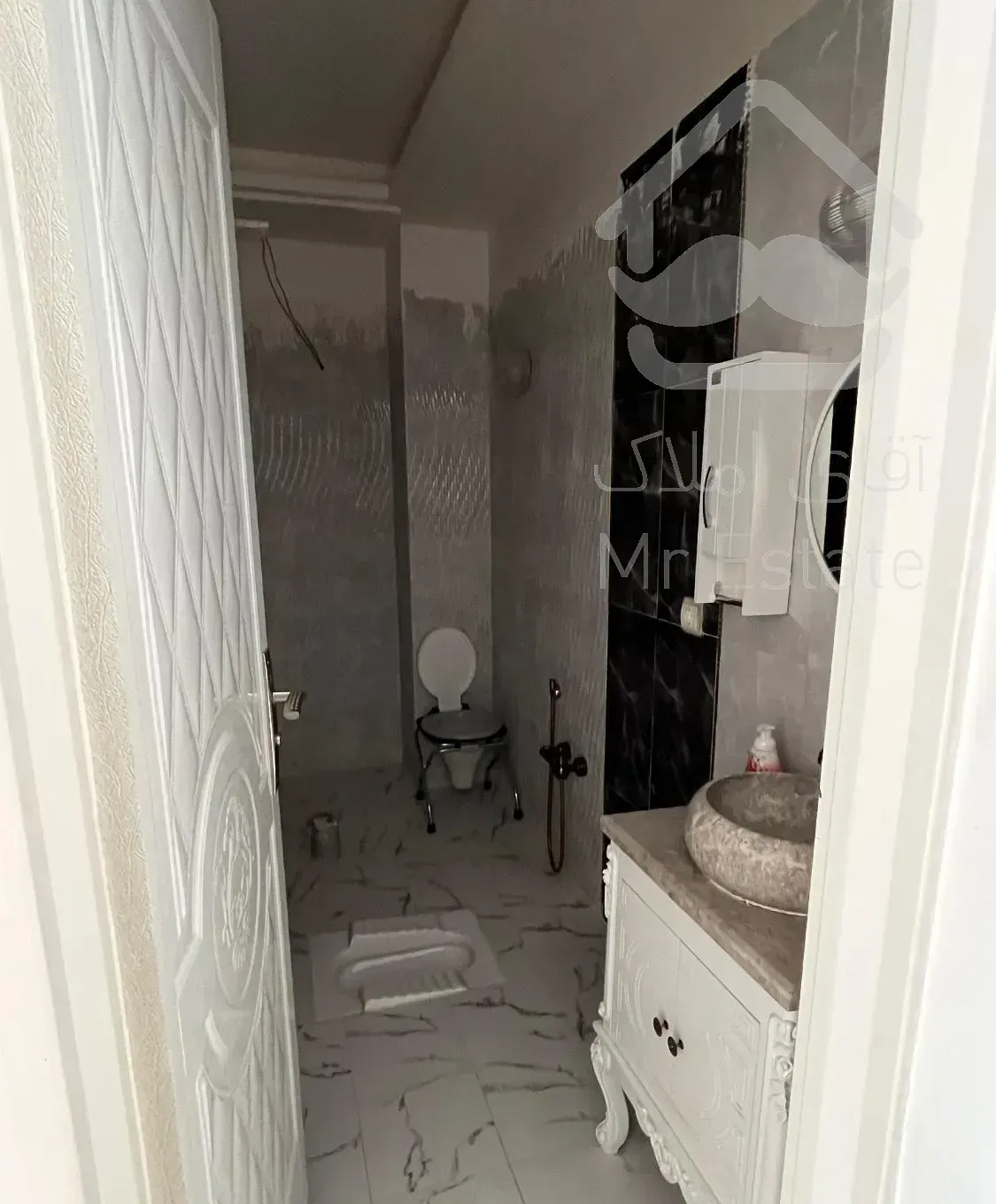 همکف حیاط اختصاصی دار شهرک گلها نرسیده ب میدان