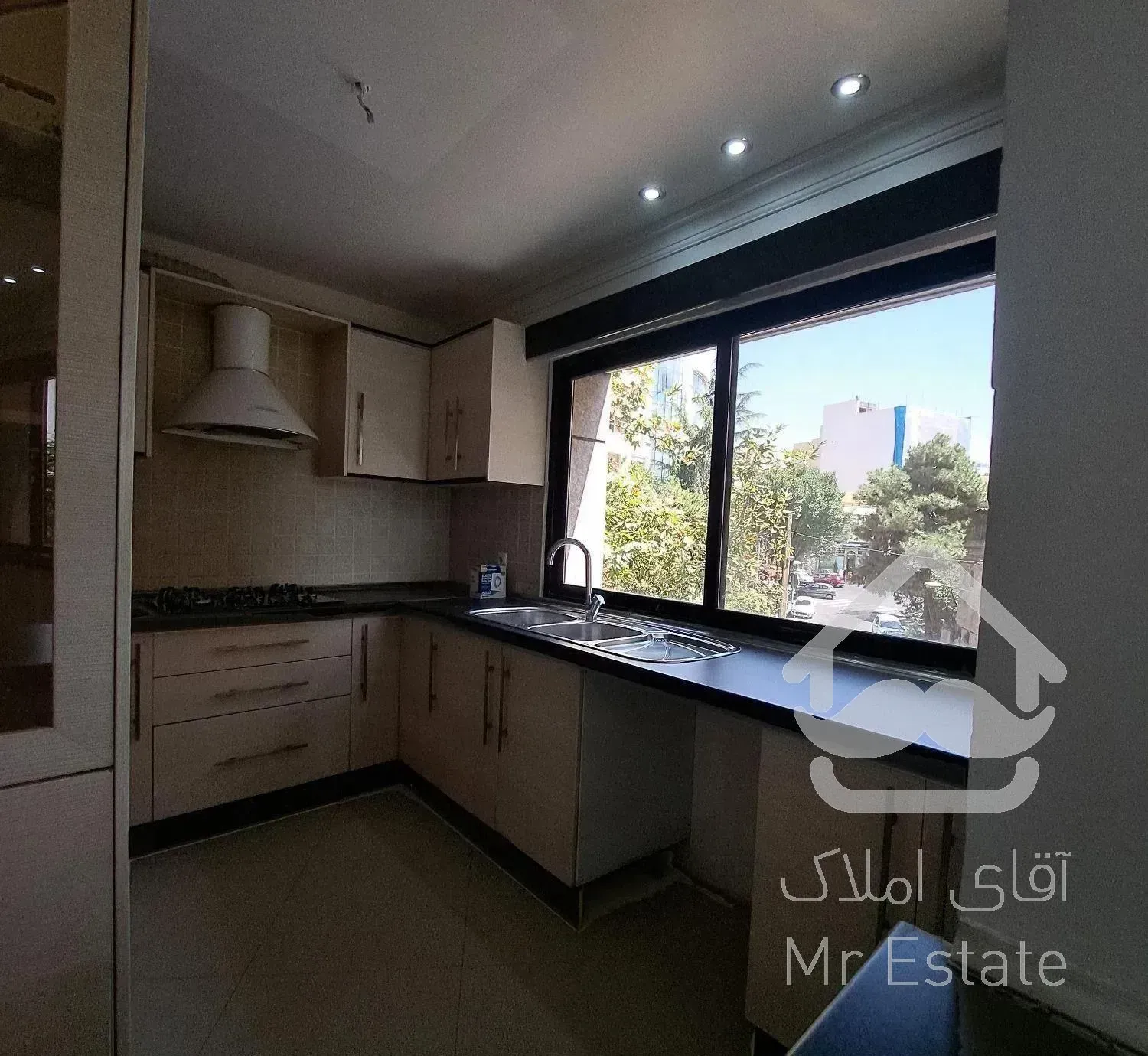 اپارتمان کامرانیه جنوبی ۹۰متر شیک و به روز