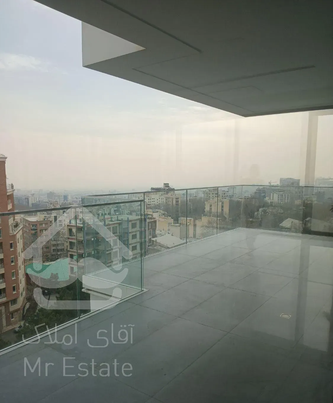 نیاوران کامرانیه شمالی/ ۴۲۰متر/ ۴ خ مستر /۴ تراس