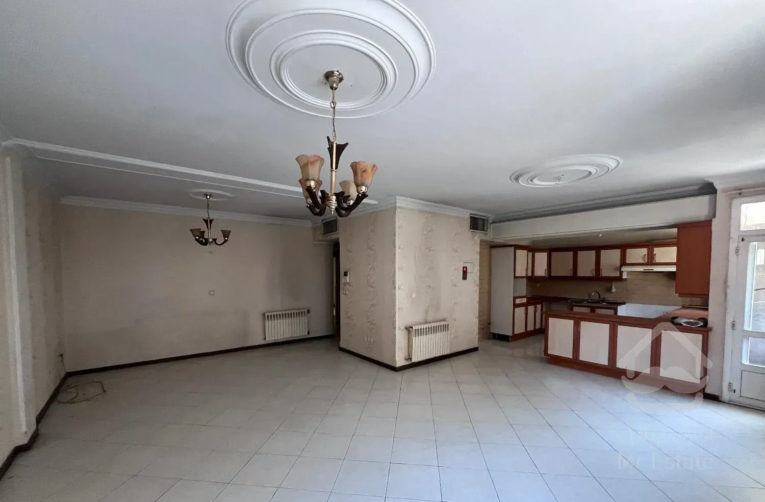 آپارتمان ۱۰۵ متر ۲ خوابه فروشی