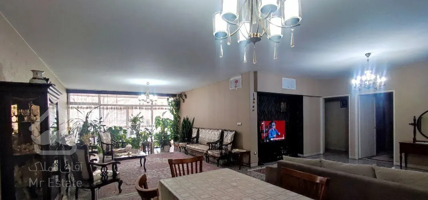 تهاتر 209 متر، بالای ساعی