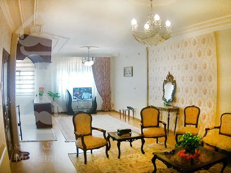 حیاط حوض و سوئیت دربست بی‌‌مشرف با ویلایی‌‌ط2/وکیل آباد