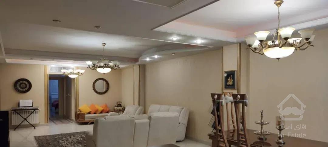 روبه آفتاب/ مجتمع شیک و برند / فروشنده