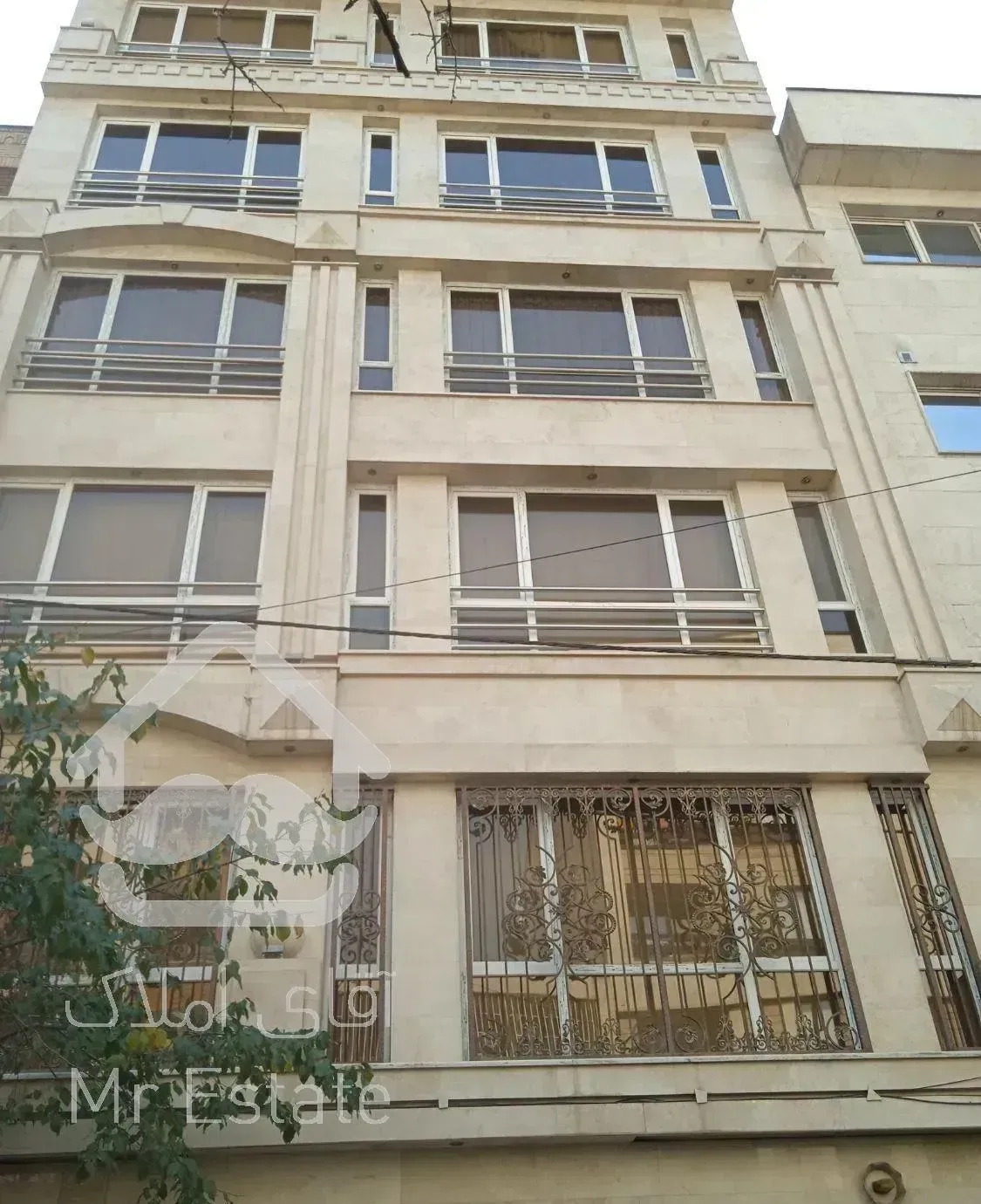 ۸۵ متر / ۲ خواب / ۲ پارکینگ/ ۵ ساله