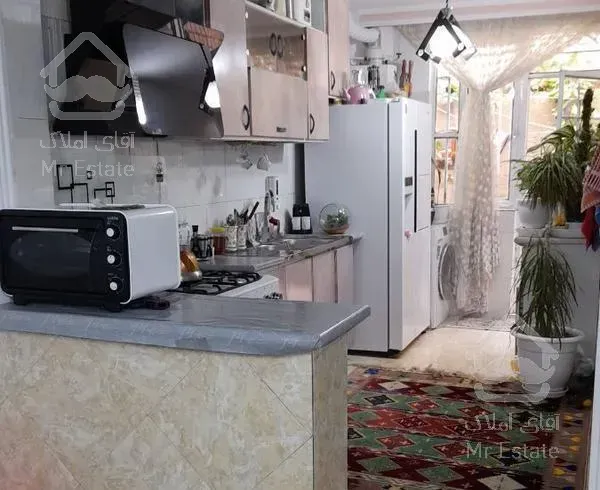 اپارتمان ۹۵متری.همکف.کف سرامیک.پارکینگ دارد.